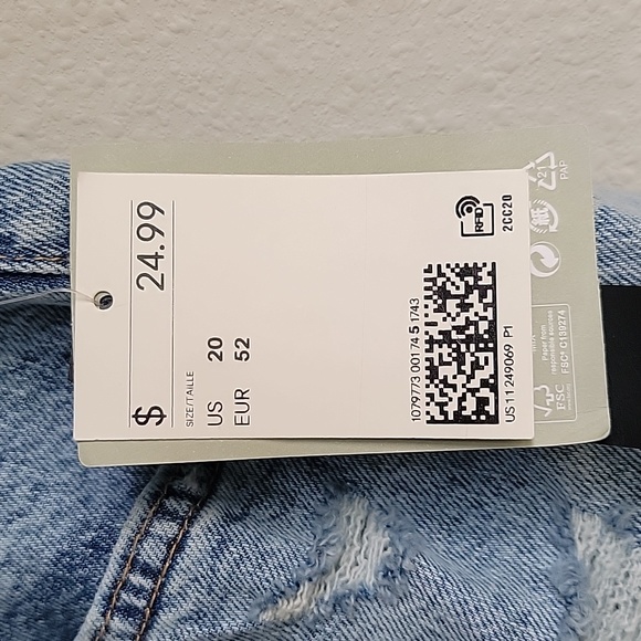 [*3 Items For $20 In Bundle*] Divided H&M high waisted curvy fit shorts - Picture 4 of 7